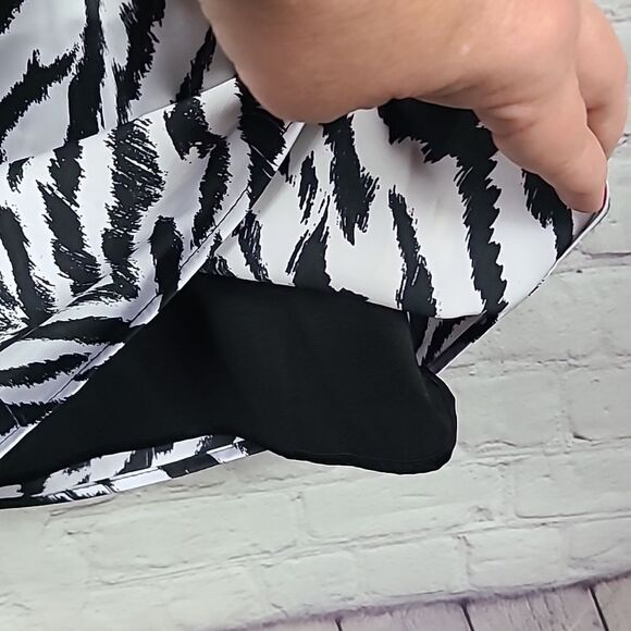 Express Zebra Stripe Women's XS Silky Soft Satin Lined Mini Shift Party Dress - Picture 5 of 9